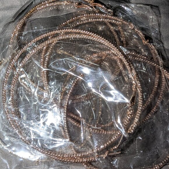 $3 with Bundle ~ Resale Lot ~ Hoop Earrings 5297 - Picture 3 of 5